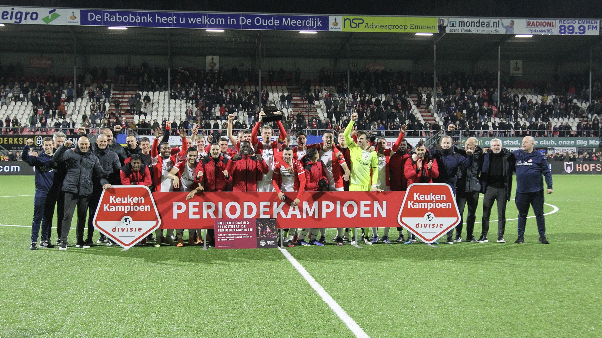ZO!34 - FC Emmen wint overtuigend van FC Volendam en veroverd koppositie
